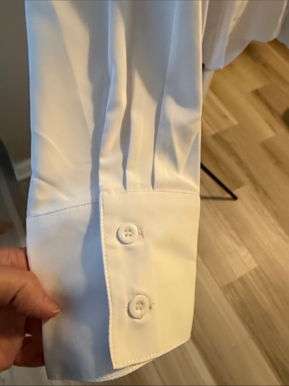 Classic White woman’s Button-Up Shirt. - Picture 2 of 4